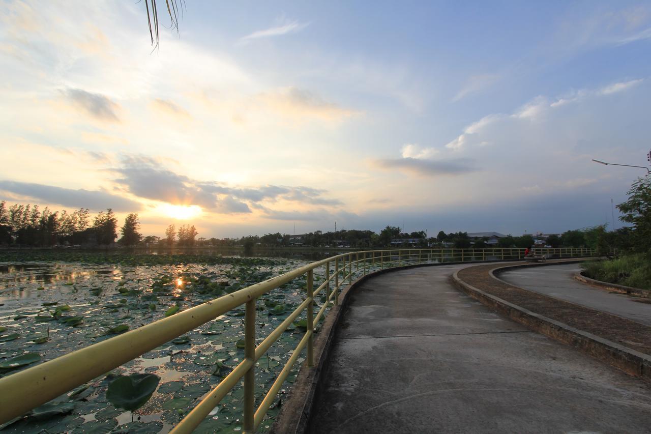 โรงแรมนางรอง Exterior photo